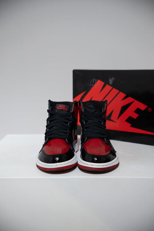 Jordan 1 High Patent Bred (Taille 42)