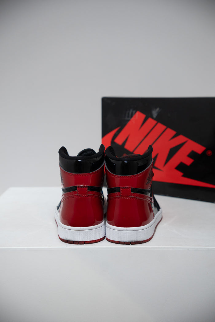 Jordan 1 High Patent Bred (Taille 42)