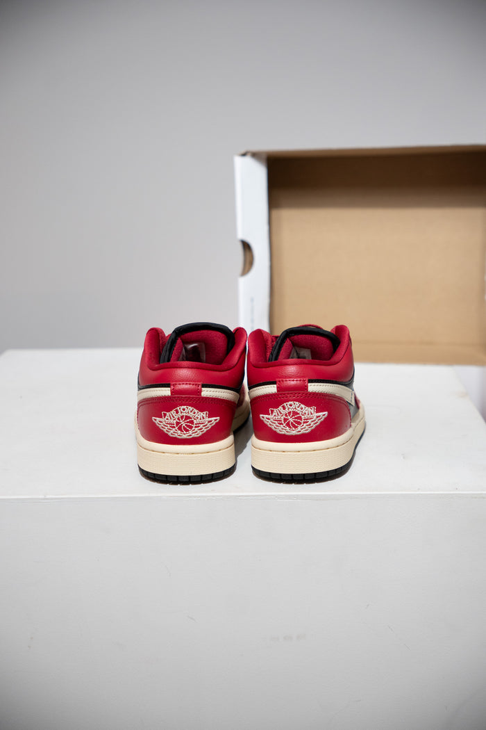 Jordan 1 Low Mystic Hibiscus (Taille 36)