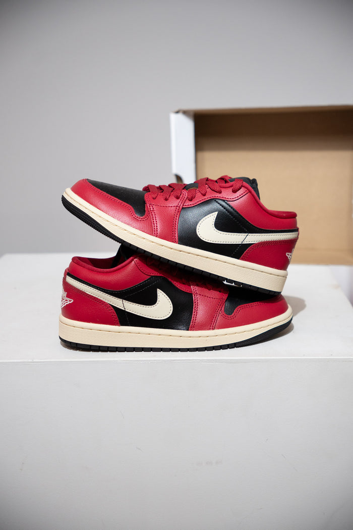 Jordan 1 Low Mystic Hibiscus (Taille 38)