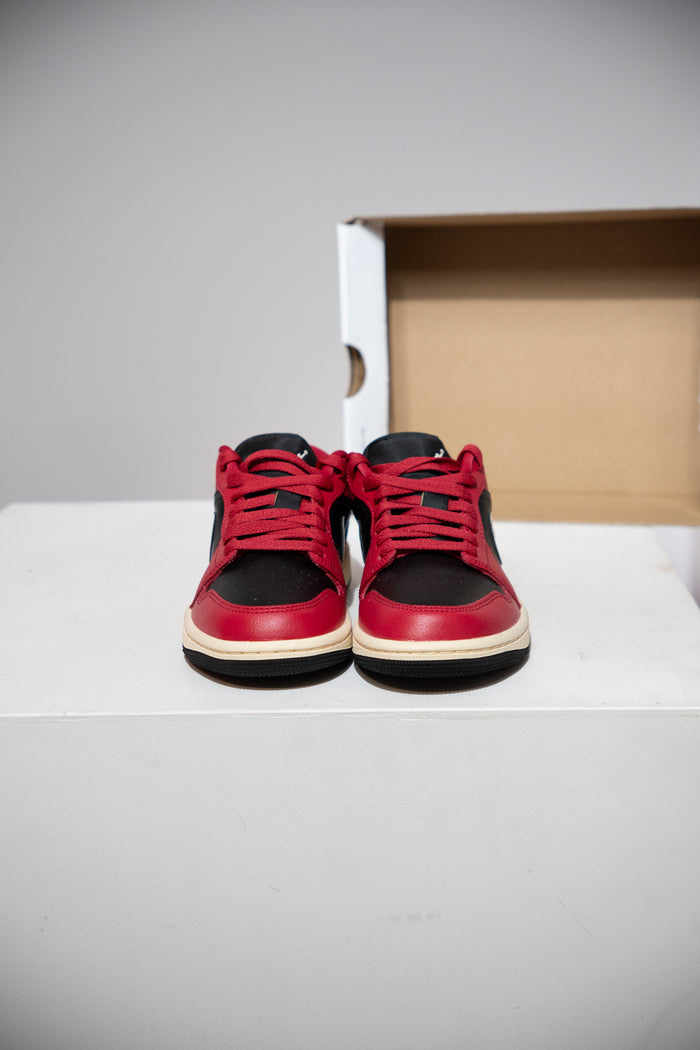 Jordan 1 Low Mystic Hibiscus (Taille 38)