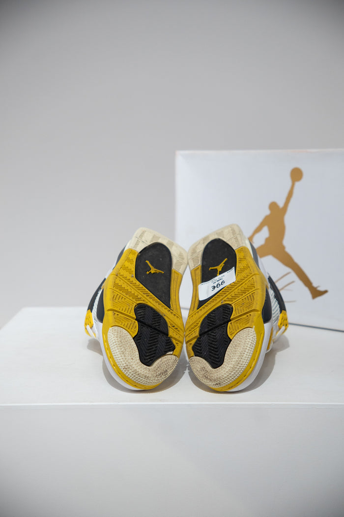 Jordan 4 Vivid Sulfur (Taille 40)