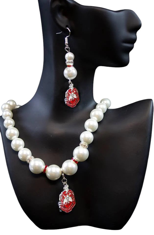Delta Pearl Necklace