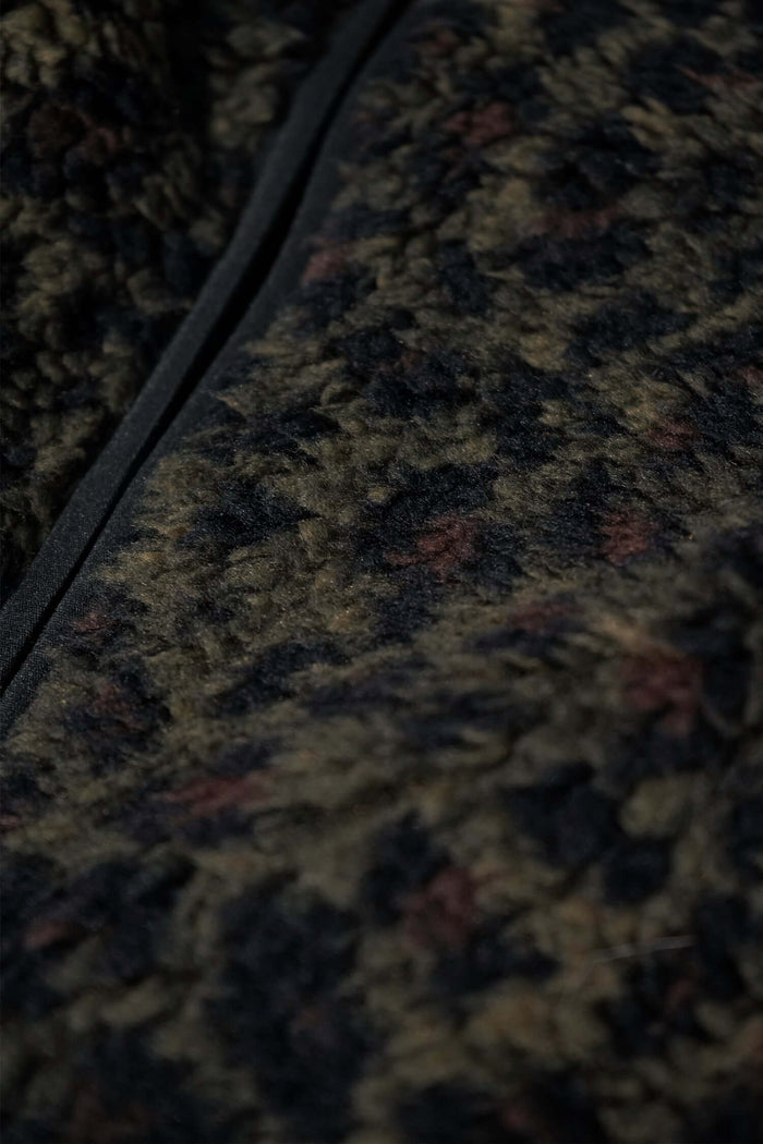 Leopard fleece jacket zipper detail by Éclectique